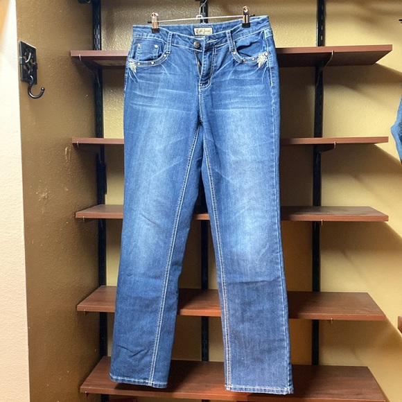 Earl Jean - Picture 4 of 7